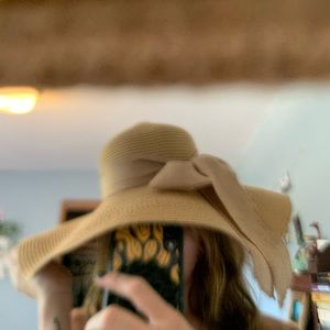 oversized straw floppy hat